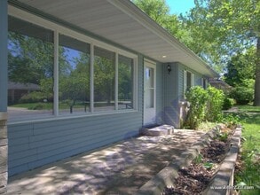 Building Photo - 710 Breen Dr