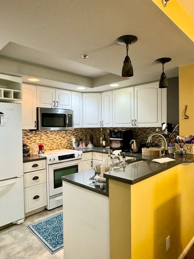 Building Photo - Park Place Condominiums ~ Downtown Bellevue