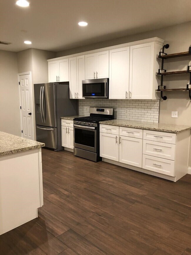 Foto del edificio - 6315 Canyon Rock Way