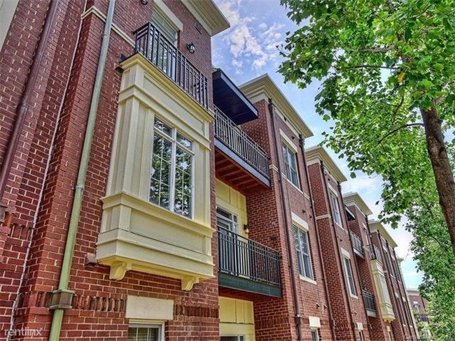 Building Photo - 755 Garden District Dr