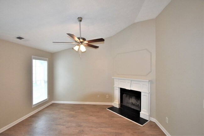 Building Photo - 5622 Elwood Cir