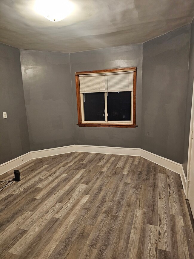 Building Photo - 129 Chace St