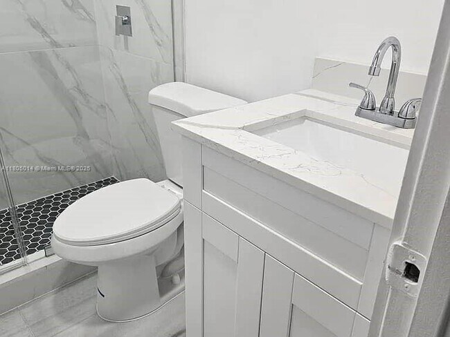 Foto del edificio - 6090 W Flagler St