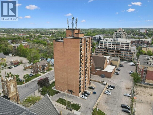 Building Photo - 64 Benton St