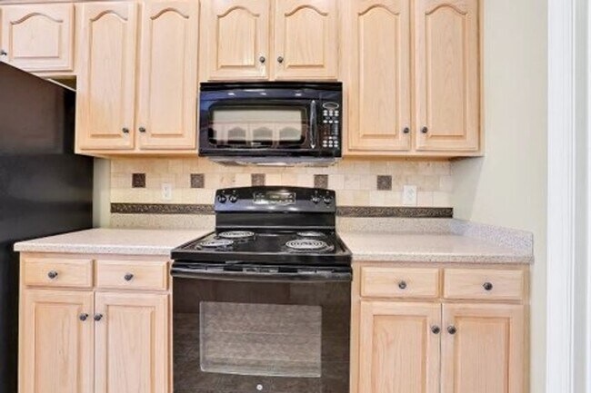 Foto del edificio - FOR LEASE- 3 BEDROOM SINGLE-FAMILY HOME!
