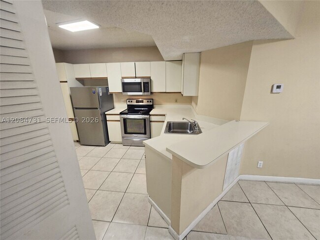 Foto del edificio - 8701 Wiles Rd