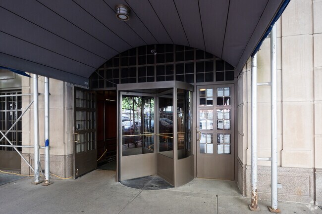 Foto del edificio - 1049 Fifth Ave