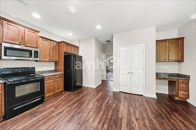 Foto del edificio - 918 Pine Ln