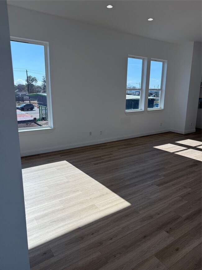 Foto del edificio - 6350 Culberson St