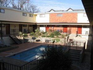 Piscina - The Edge Apartments