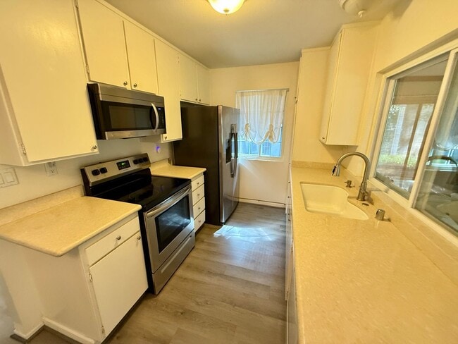 Building Photo - Charming 2-Bedroom Home in Friendly Valley with Resort-Style Amenities