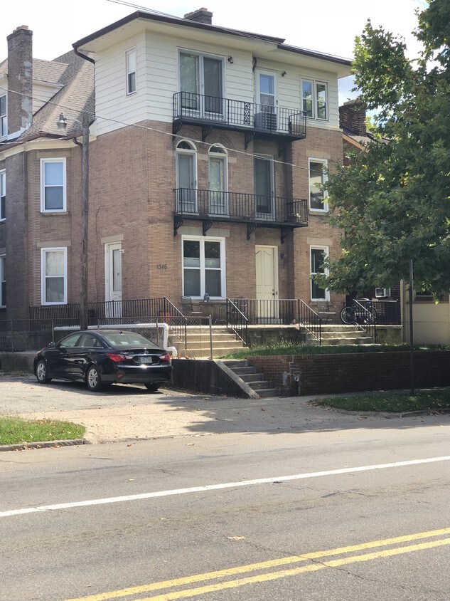 Primary Photo - 1544 Neil Ave