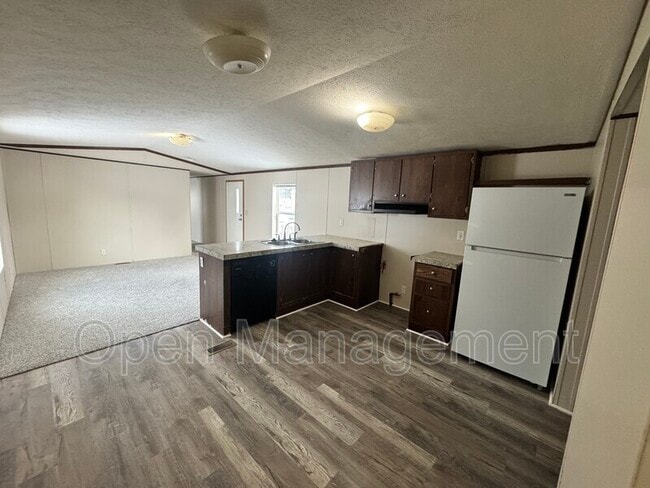 Building Photo - 301 Mantle Ave