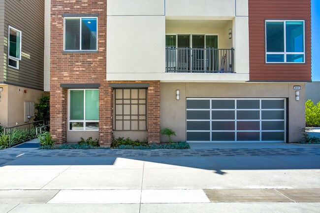 Building Photo - 825 Brickyard Lane