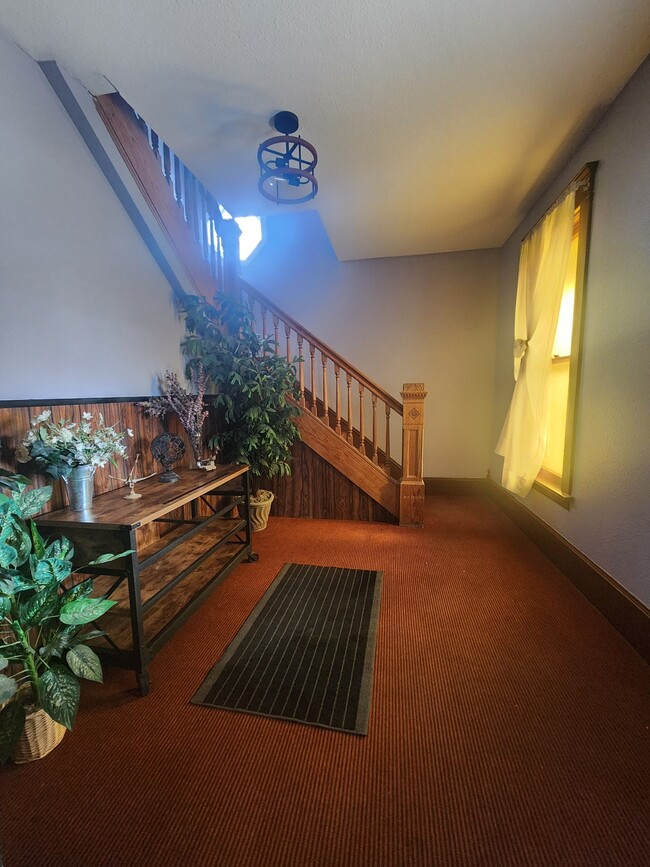 Building Photo - 403 Meeker St