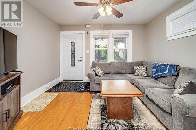 Photo du bâtiment - 1197 McKay Ave