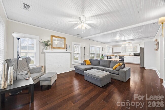 Foto del edificio - 421 Annafrel St