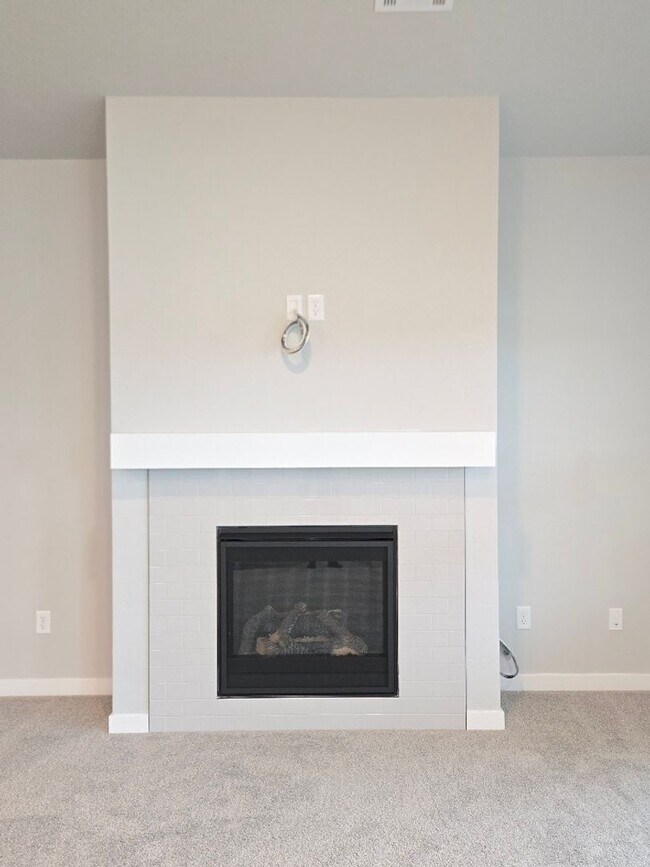 Building Photo - Elegant Nampa Home