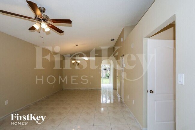 Foto del edificio - 7990 NW 197th St