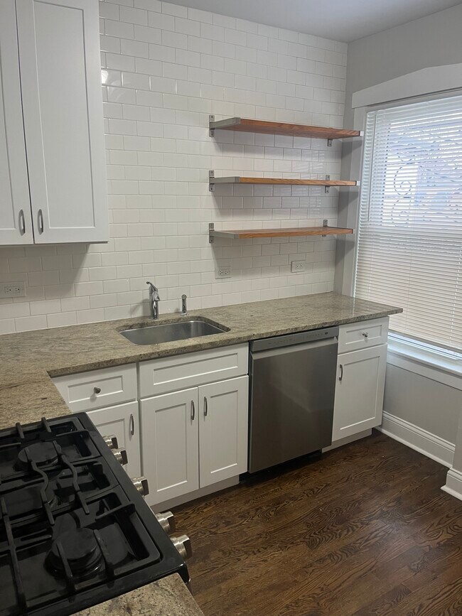 Cocina - 112 Chicago Ave