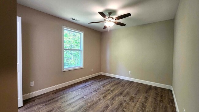 Building Photo - Lovely Newer Home