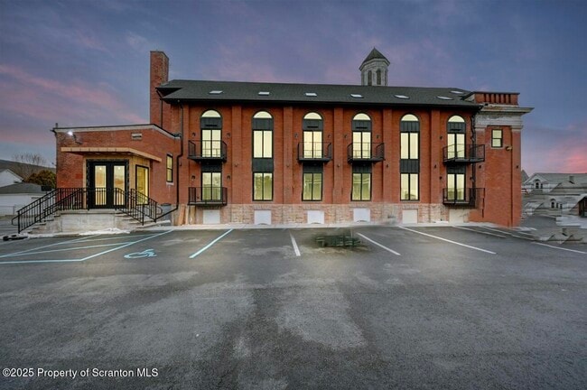 Foto del edificio - 633 Main St