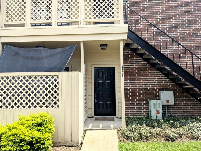 Building Photo - 2121 El Paseo St