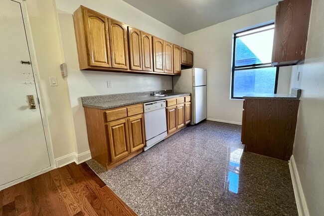Building Photo - 1803 Riverside Dr