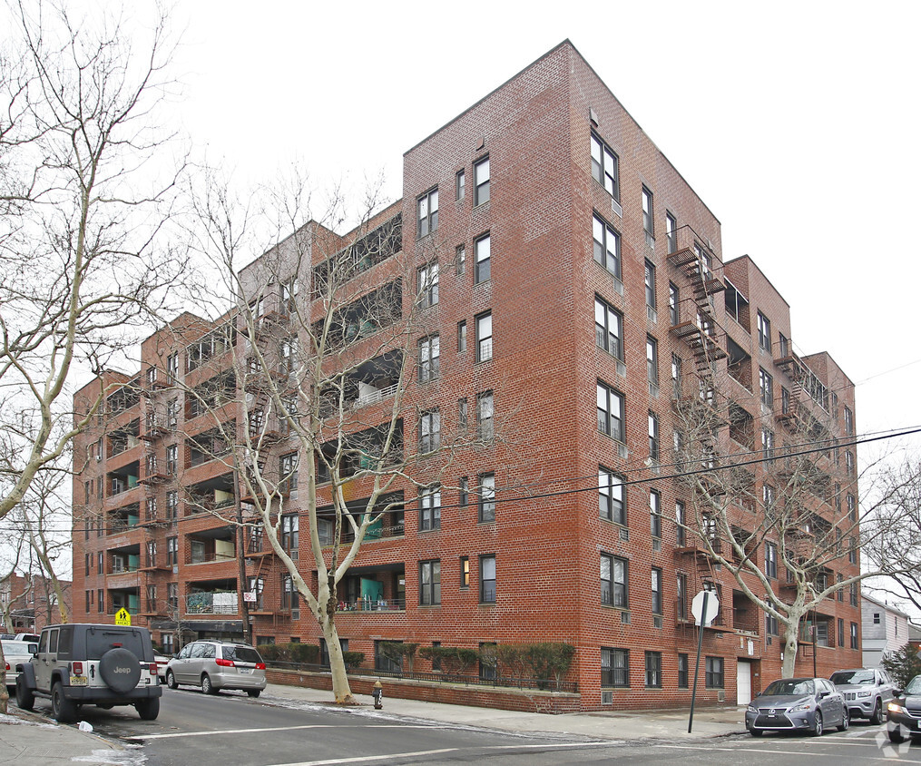 Primary Photo - Shorefront Apartments