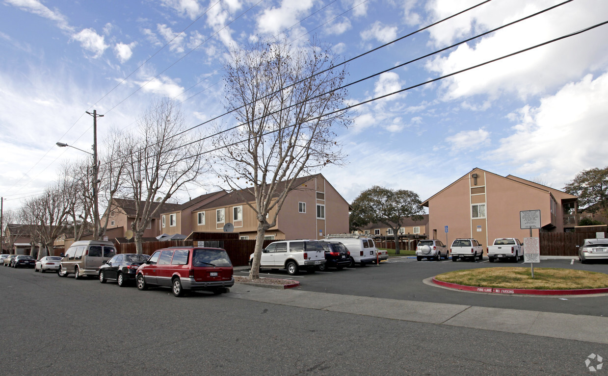 Primary Photo - Esperanza Apartments