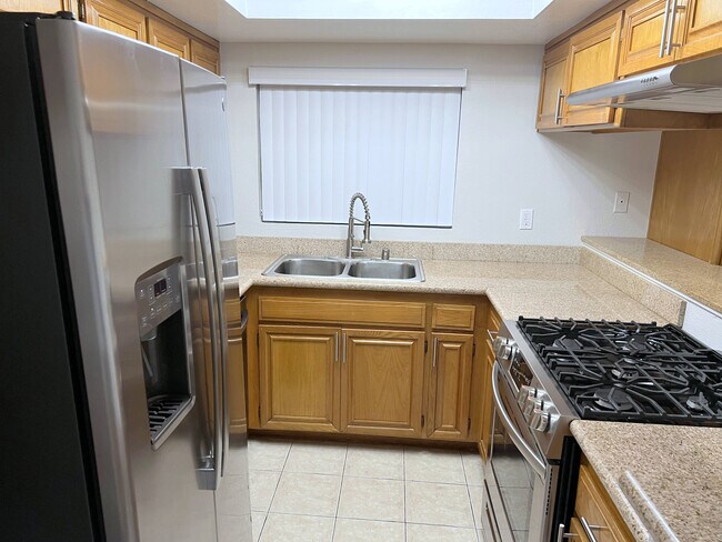 Building Photo - 5242 Cartwright Ave
