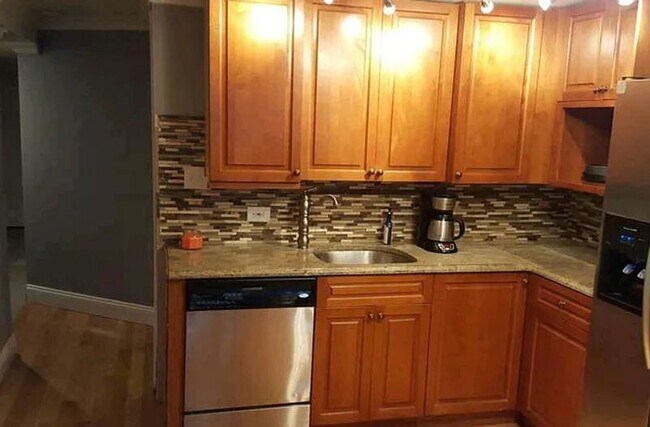 Photo - 2847 W Warren Blvd Apartment