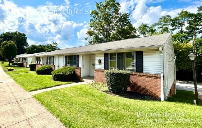 Building Photo - Few steps! Cozy Dallastown 1-Bed apartment...