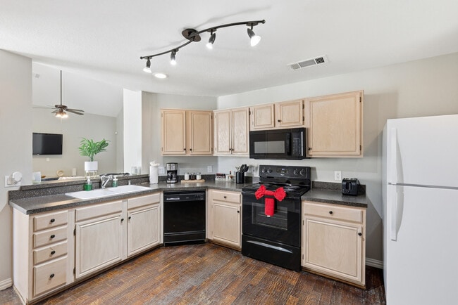 Foto del edificio - 9817 Preston Vineyard Dr