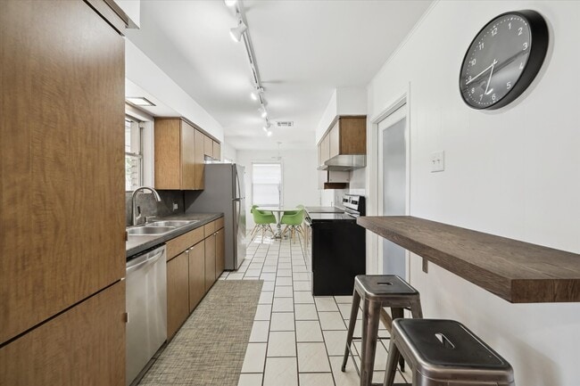 Building Photo - 6523 Cindy Ln