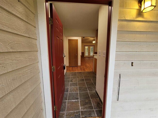 Building Photo - 3324 Hickory Hollow