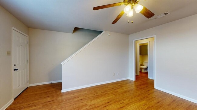 Building Photo - 2803 Longmire Dr