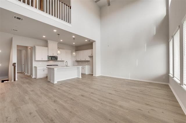 Building Photo - 8391 Challenger Ln