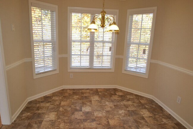 Building Photo - 10 Dearing Woods Ln