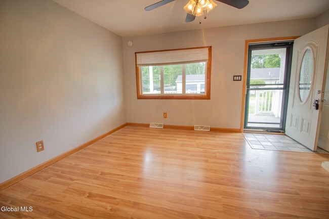 Building Photo - 3275 Maryvale Dr