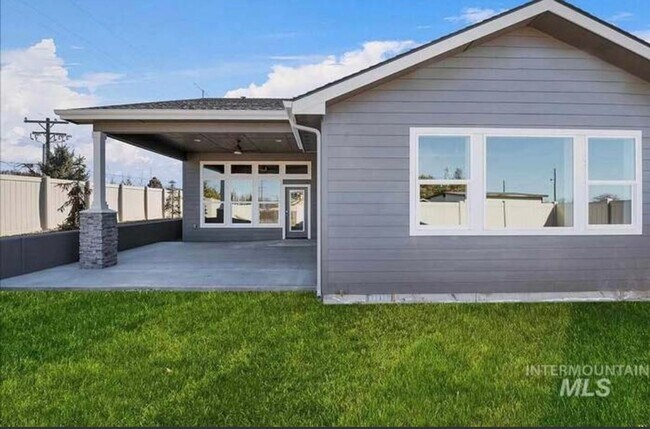 Building Photo - Beautiful Custom Single Level Boise Home A...