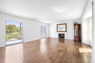 Building Photo - Stunning, remodeled rental in Historic Fra...