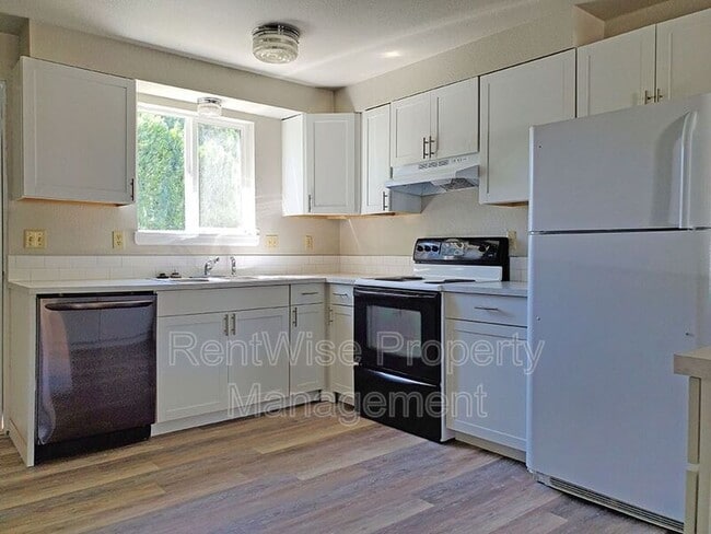 Building Photo - 2209 S Salmon Ln