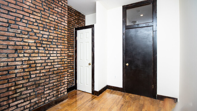 Foto del edificio - 170 Irving Ave