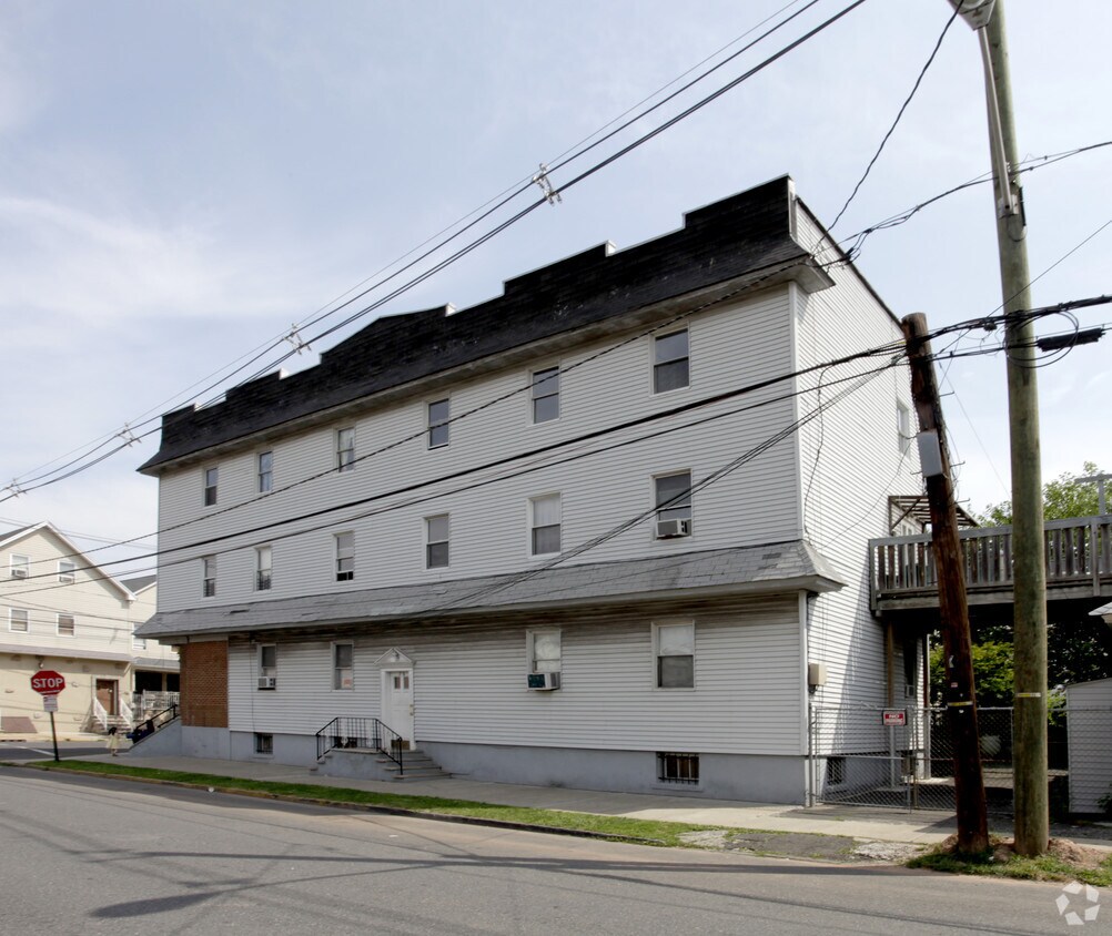 Building Photo - 76 Florida St