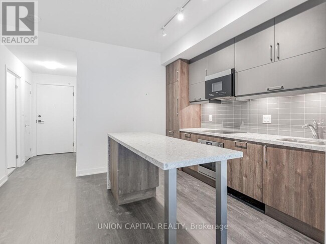 Photo du bâtiment - 8119 Birchmount Rd