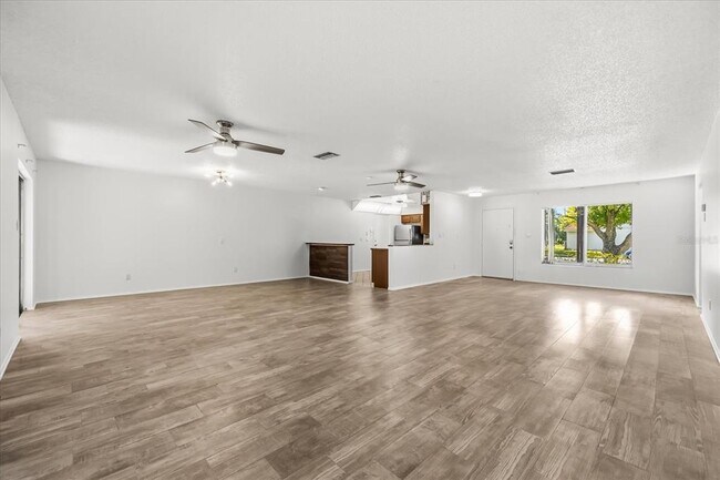 Foto del edificio - 10325 Marco Polo Dr