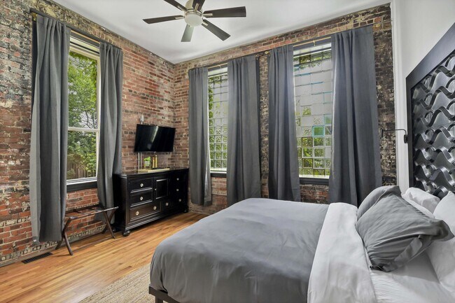 Foto del edificio - 15149 Lorain Ave