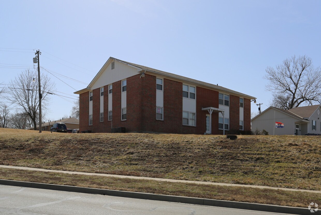 5511 E 139th Ter, Grandview, MO 64030 5511 E 139th Ter Grandview, MO