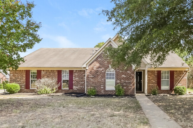 Building Photo - 7832 Sarah Ann Dr S